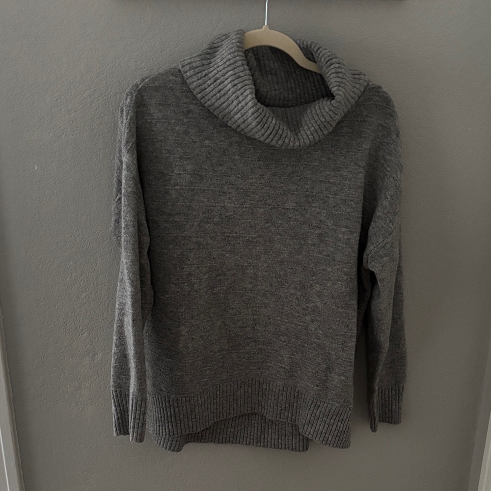 Old Navy Gray Turtleneck Sweater